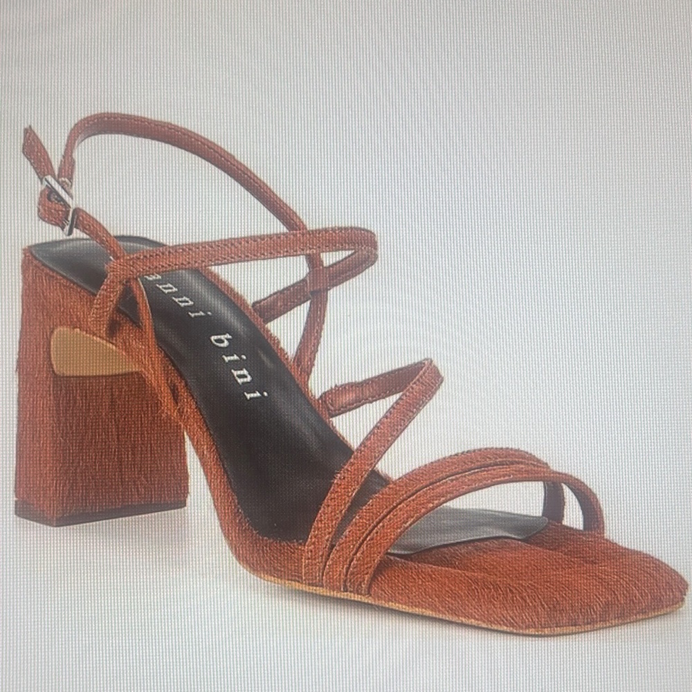 New Women’s Gianni Bini Rosie Haircalf Strappy Block Heel Sandals.  Size 7